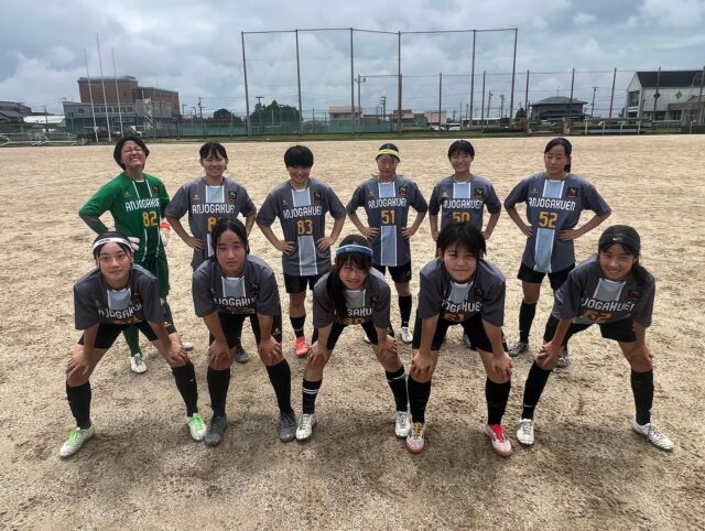 2025.6.15
u18L 2部
vs 一宮FCL
1-0 勝(得点　いちか)

一宮FCLといえば…いまや強豪として名高い好チーム！
輩出した選手もいい選手ばかり！！！
で、実は初対戦？？…な気がします！
今日は国体等もあってベストじゃないんだよねーなんて聞くと素晴らしい選手層だと気付かされます！

対する安城学園は総体を境にして更なるチームビルドアップを目指し、蓄積も踏まえながら新たなチャレンジに挑みます！
フォメを変え、ポジションを変え、そして顔触れを変え！
後半もまたさらに変更して！
もちろんそこにはそれぞれに明確な理由もありますが全てにポジティブな理由付けがもちろん…！

で、試合。
決定機をひとつ外し…ふたつ外し…３つめ？でやっと得点！
しかしその後は一宮の素晴らしさを前に、自分たちなりの挑戦がさほど出来ませんでした！悔しいね！！

ありがたいことに今月は公式戦が毎週！
ガチ勝負の中でも実験し続けよう！
そのためにはやっぱりトレが大事！
…わかってるよね？？笑

来週も頑張る安城学園！
お疲れー！