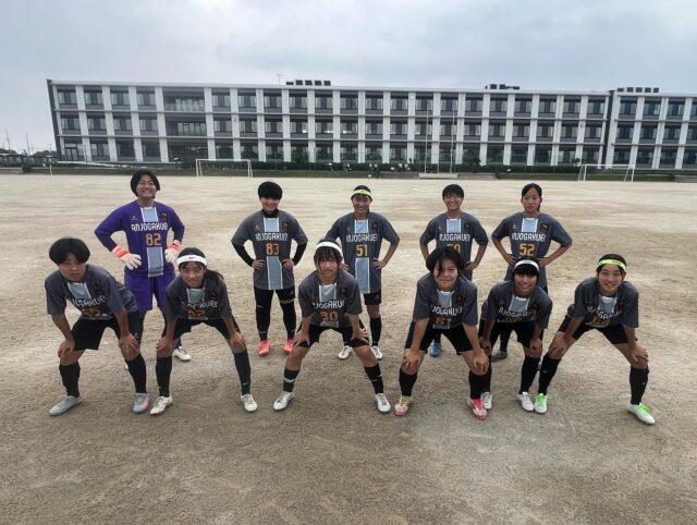 2025.6.22
u18L
vs 旭丘
10-0 勝
(得点　リンカ3、マサ3、コトネ、アカリ、ココナ、ナミ)

昨日に引き続きのゲームでしたが頑張りましたよ安城学園！
西村先生率いる旭丘の諦めないメンタリティには相変わらず手を焼きました！3年生がほぼ引退しても変わらない伝統がさすがです！1年前も最後は肉薄されたのが記憶に新しい！これからの変化に目が離せません！！

メンバー構成に少し変化を付けました！
そんな中、公式戦初得点が…2人？3人？？
複数人がゴール出来たのはポジティブな変化だと感じます！

次の得点は…誰だ？！？！

そして同日の総体東海にてカピタニオが全国を決めたー！
やっぱり強えぇぜカピタニオ！おめでとう！！
またお祝いしようね、多田さん！笑

安城学園も一息ついて、また頑張るぜ！

来週も(テスト前だけど)頑張る安城学園！
グランドでも教室でも点をとるぞ！
お疲れー！